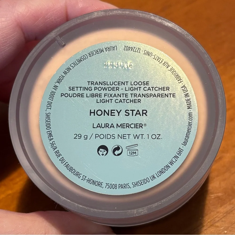 Laura Mercier Translucent Loose Setting Powder Light Catcher